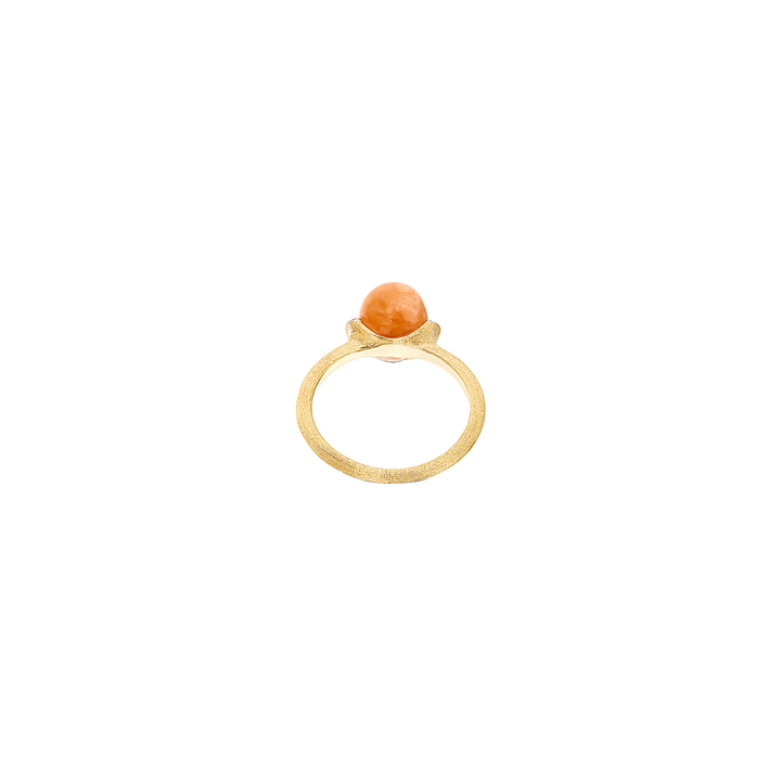 imagem inferior do Anel amuleti Petra com uma aventurina laranja em aro de ouro 18k 