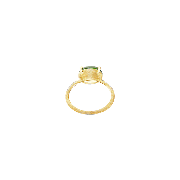 Imagem de um anel de ouro com uma banda texturizada e uma única pedra preciosa verde grande, montada em uma configuração de quatro garras