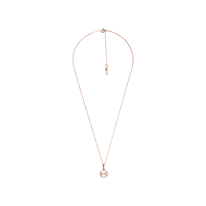 Colar de prata banhada a ouro com um pendente circular cravejado de zircónias, exibido contra um fundo branco. A corrente do colar é delicada e possui um design de elos finos que complementa o pendente brilhante.