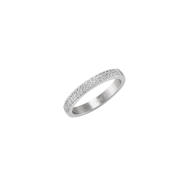 Imagem de um anel de aço inoxidável com uma banda incrustada com várias pequenas pedras de zircónia de corte redondo que cobrem a metade superior do anel. 