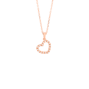Imagem de um colar com uma corrente de ouro rosé e um pingente em forma de coração aberto. O pingente de coração é adornado com vários pequenos diamantes de corte redondo ao longo de seu contorno, dando-lhe uma aparência cintilante. O fundo é branco simples, o que acentua a cor e o brilho da joia. 
