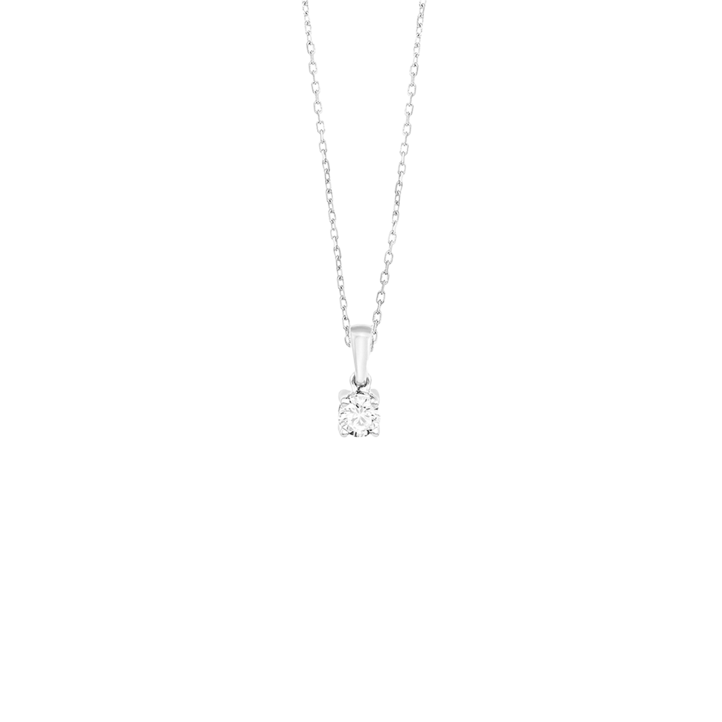 Imagem de um colar delicado com uma corrente fina, provavelmente feita de ouro branco ou prata, que leva a um único pingente de diamante em destaque. O diamante parece ser de corte quadrado e está fixado em uma montagem simples, mas elegante, que permite a máxima visibilidade da pedra. Esta peça de joalheria pode ser considerada interessante devido à sua simplicidade e elegância, que destacam a beleza e o brilho do diamante solitário.
