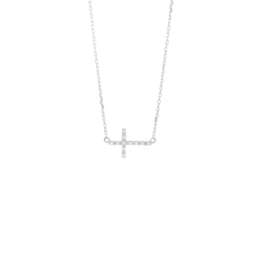 Imagem de um colar de ouro delicado com um pingente em forma de cruz, adornado com pequenos diamantes que adicionam um brilho sutil. O colar tem um design de elo de corrente fino e o pingente de cruz está posicionado no centro, sugerindo elegância e simplicidade.