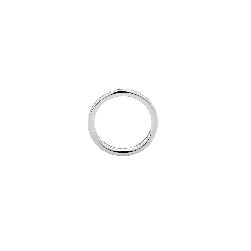 imagem interior de aliança em ouro branco e com fileira de diamantes