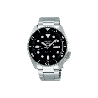 imagem frontal do relógio SEIKO 5 Sports Silver Black 42.5mm com mostrador preto, detalhes em branco e prateado 